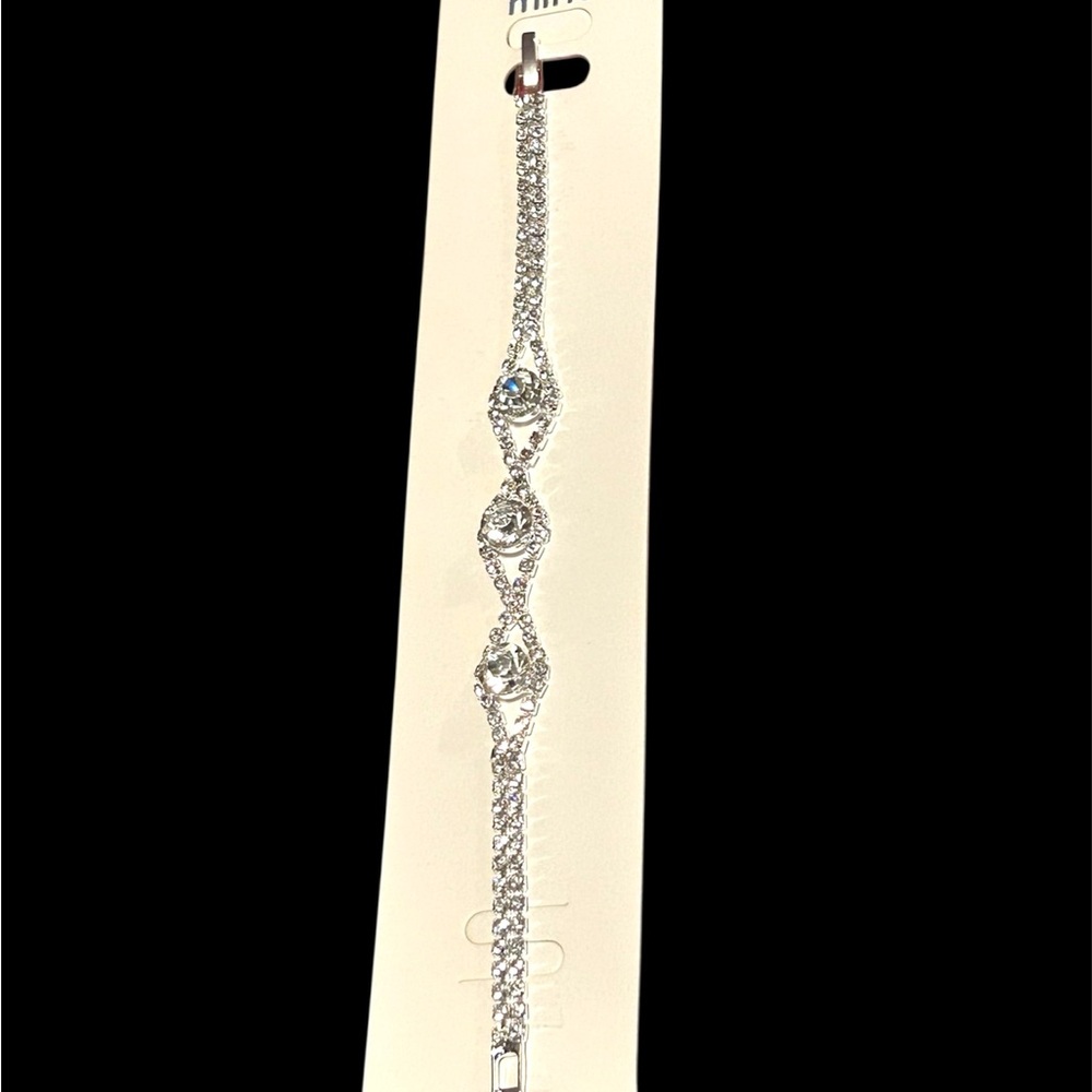 Elegant Silver Bracelet with Crystal Accents